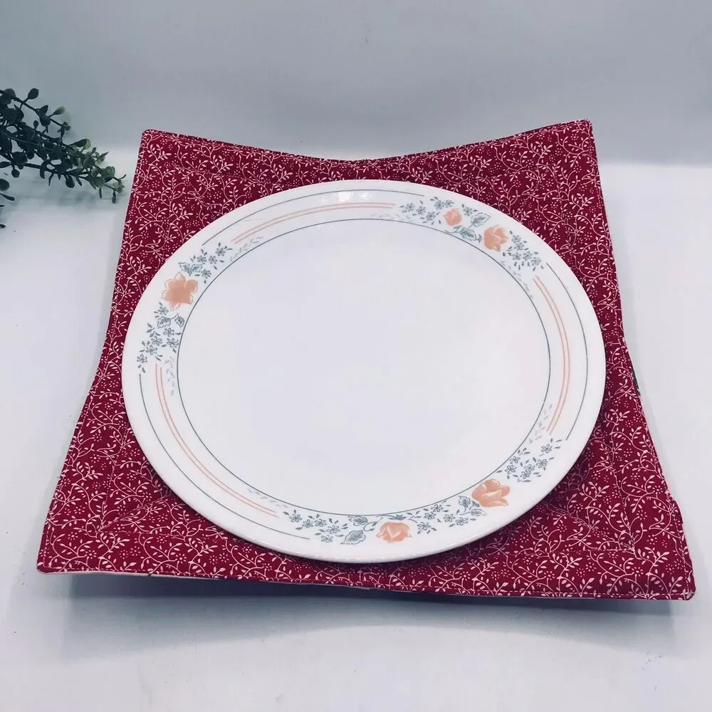 Microwave Dinner Plate Cozy: Reversible, Strawberries Pink Red Cottage Garden